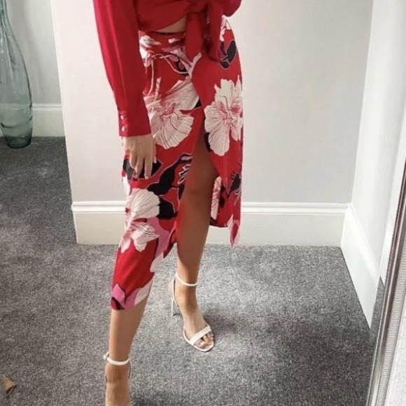 LAST NWT ZARA RED FLORAL HIGH WAIST MIDI SATIN SKIRT - Picture 4 of 12